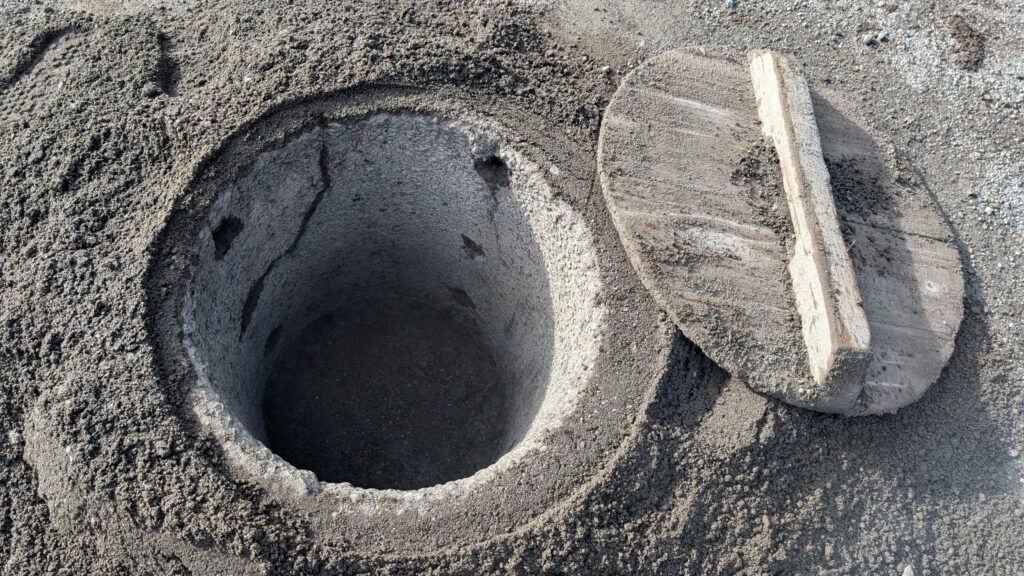 An oven pot in a "cozido field" in Furnas.