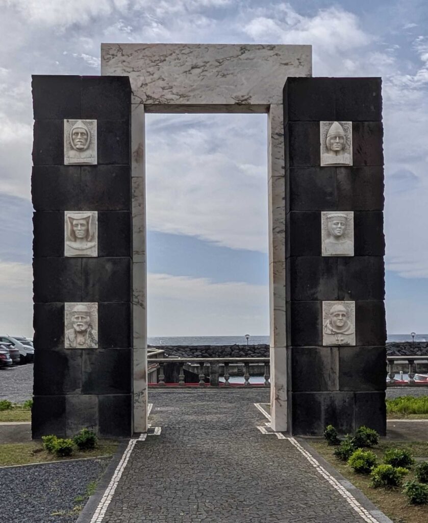 A monument called the Portas do Descobrimento (Discovery Gates)